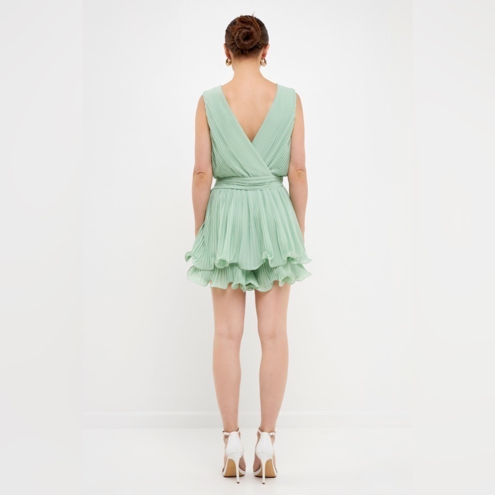 Women’s Endless Rose Pleated Romper Medium - Picture 5 of 10